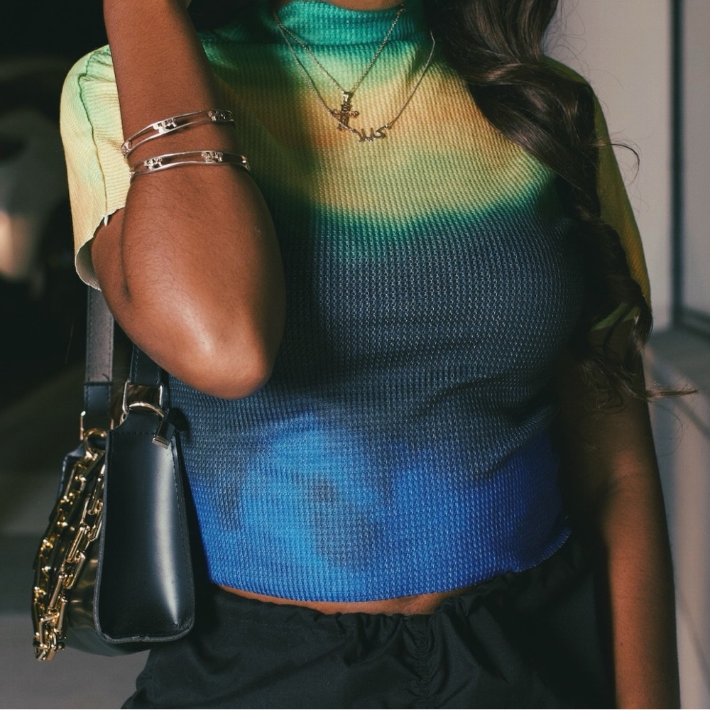 Gradient Statement Shirt - Picture 4 of 5